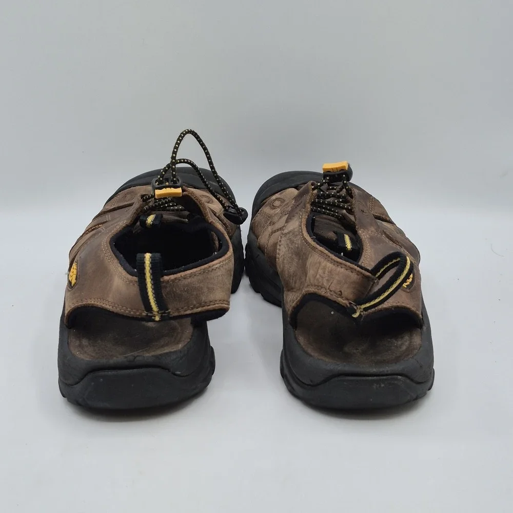 KEEN Newport Leather Sandals Mens Size 10 Brown Closed Toe Hiking Outdoor Bungee